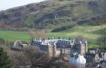 Эдинбургский замок - вид на Холируд