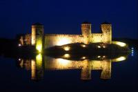 Крепость Олавинлинна ночью