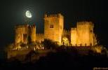 Замок Альмодовар ночью