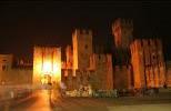 Замок Сирмионе ночью
